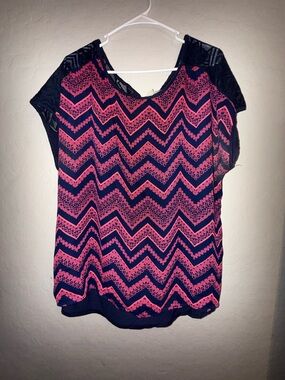 Espresso Pink Chevron Lace-Trim Short Sleeve Top